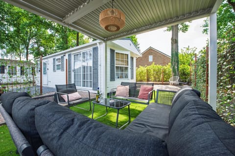 Property building, Patio, Spring, Day, Garden, Seating area, Garden view