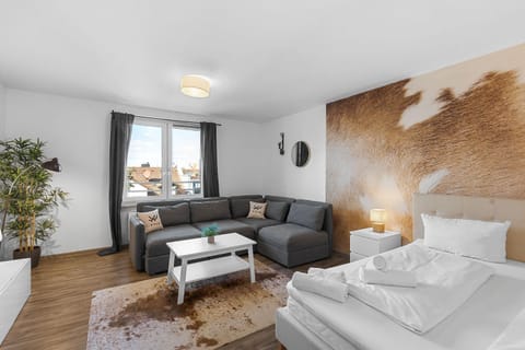 Bed, TV and multimedia, Living room