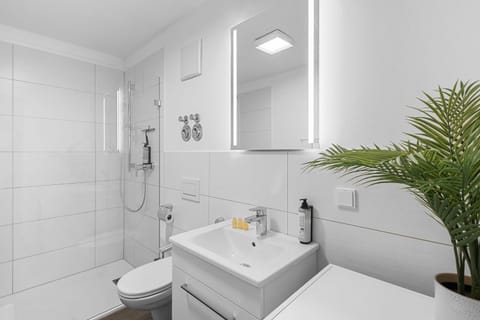 Bathroom, towels, washing machine