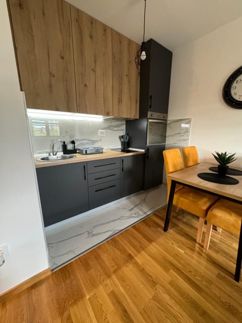 Dining area, oven, stove