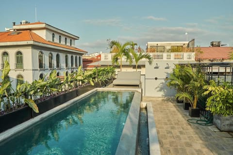 Property building, Balcony/Terrace, Swimming pool, Swimming pool