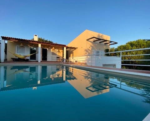 Day, Swimming pool, sunbed