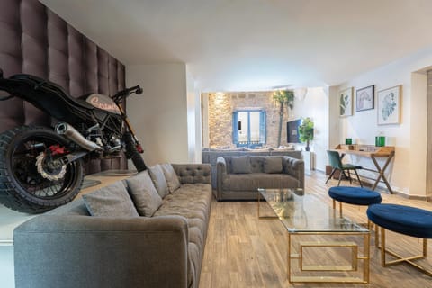 Living room, Seating area