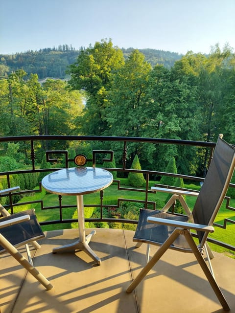 View (from property/room), Balcony/Terrace, Mountain view