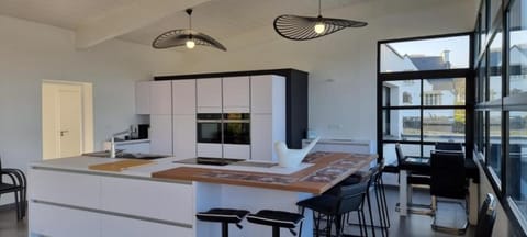 Kitchen or kitchenette, Dining area, oven, stove