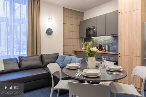 Kitchen or kitchenette, Living room, Seating area, Dining area, oven, pet friendly, stove