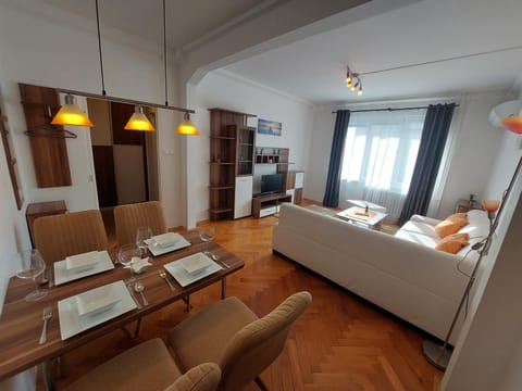 TV and multimedia, Living room, Dining area