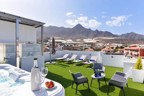 Day, Natural landscape, Hot Tub, Solarium, View (from property/room), Mountain view, sunbed
