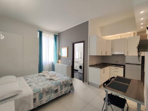 Bed, TV and multimedia, Kitchen or kitchenette, Photo of the whole room, Bedroom, towels, wardrobe