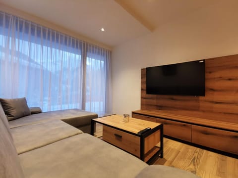 TV and multimedia, Evening entertainment, hair dresser