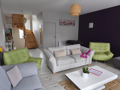 Game Room, Living room