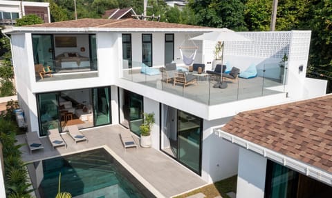 Property building, Patio, Day, Balcony/Terrace, Seating area, Pool view, Swimming pool, sunbed