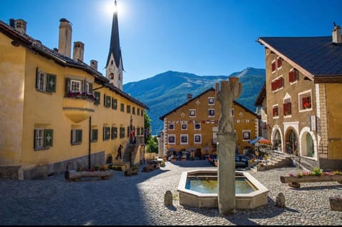 Nearby landmark, Restaurant/places to eat, Natural landscape, Mountain view, Location