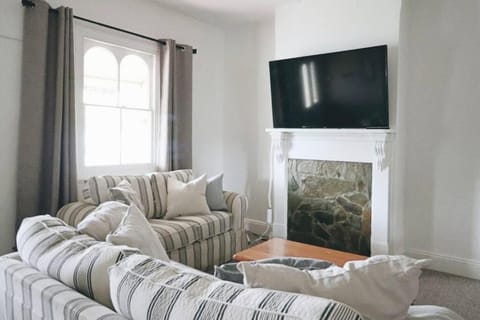TV and multimedia, Living room, air conditioner