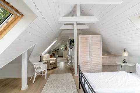 Bed, Photo of the whole room, wardrobe