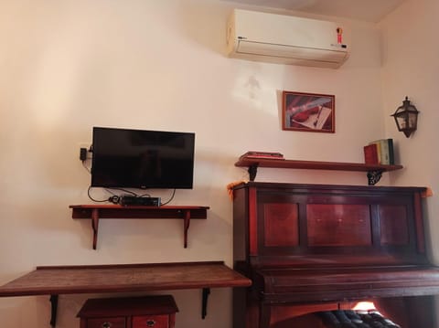 Communal lounge/ TV room, hair dresser, air conditioner