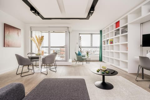 TV and multimedia, Living room, Seating area, Evening entertainment