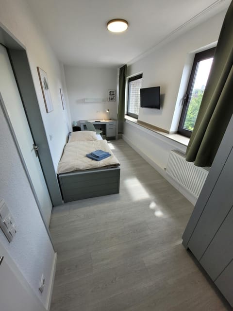 Bed, TV and multimedia, Photo of the whole room, Bedroom, wardrobe