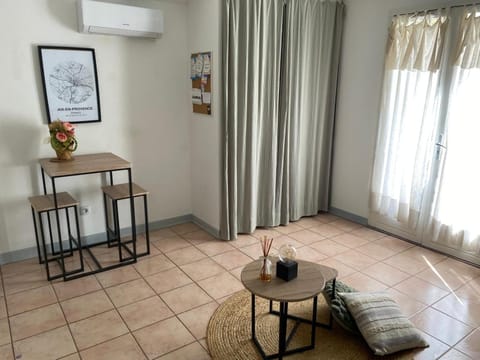 Aix-en-Provence, Charmant studio proche toutes comodités et axes routiers, linges fournis Apartment in Aix-en-Provence