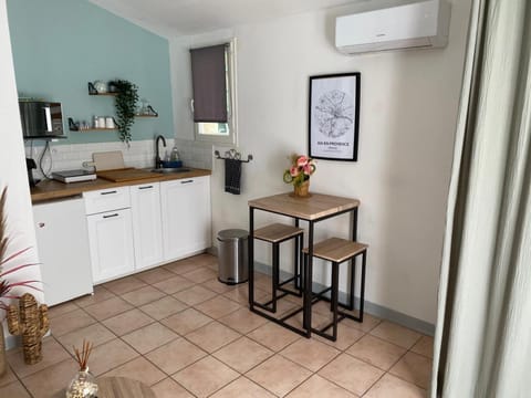 Aix-en-Provence, Charmant studio proche toutes comodités et axes routiers, linges fournis Apartment in Aix-en-Provence