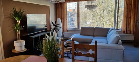 SUPERB FLAT WITH 3 BEDROOMS PARKING AND BALCONy Apartment in Antwerp