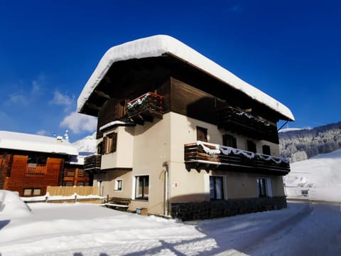 Property building, Day, Natural landscape, Winter, Mountain view