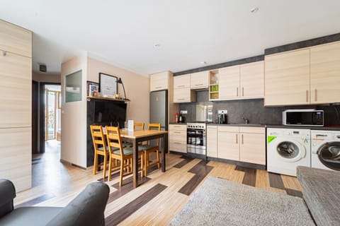 Day, TV and multimedia, Coffee/tea facilities, Kitchen or kitchenette, Seating area, locker, minibar, pet friendly, toaster, kitchen, air conditioner
