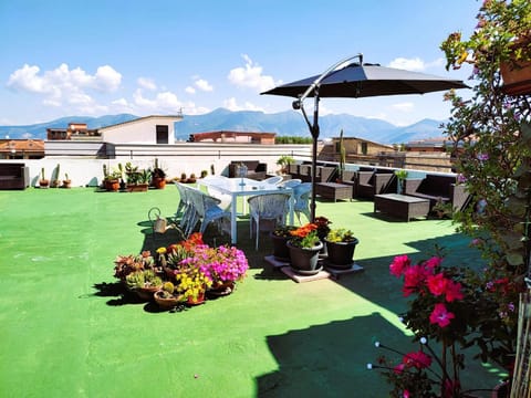 Palazzo Di Donna panoramic terraces and private parking strategic to Amalfi Coast, Pompei, Napoli House in Campania