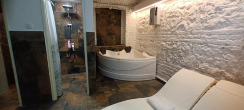 Shower, Hot Tub, Hot Tub, Sauna, Spa and wellness centre/facilities, Spa and wellness centre/facilities