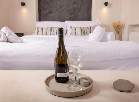 Bed, Bedroom, Drinks