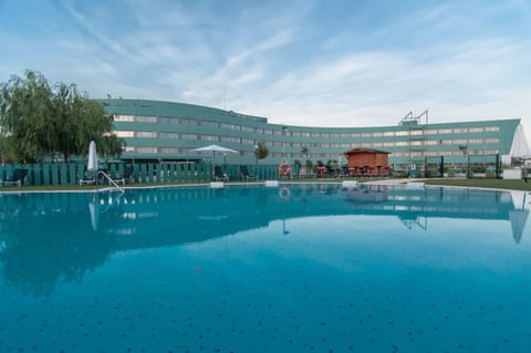 Swimming pool, Swimming pool
