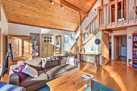 Berkshires Cabin 2 Mi to Appalachian Trail! Cabin in Becket