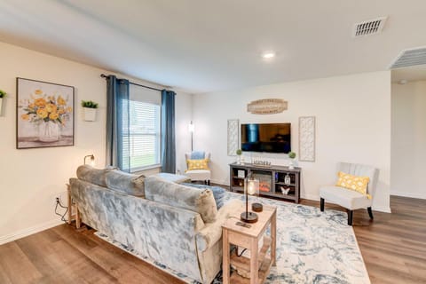 about 6 Mi to Waco Newly Constructed Family Home House in Bellmead