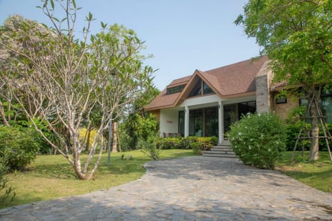 Property building, Garden, Garden view, pet friendly