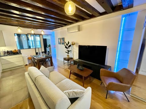 Communal lounge/ TV room, Living room