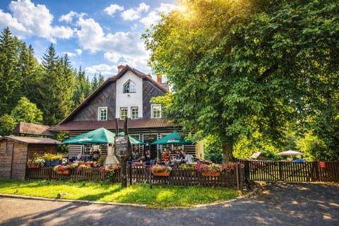 Property building, Restaurant/places to eat