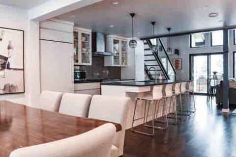 Wapo Contemporary 4BD with Hot tub Chalet in Vail