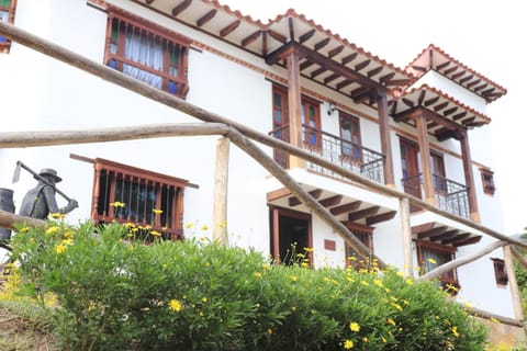 Property building, Day, Garden, Garden view