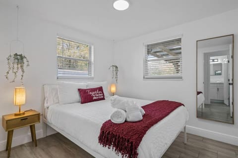 The Peaceful VILLAGE unit#3 House in Plant City