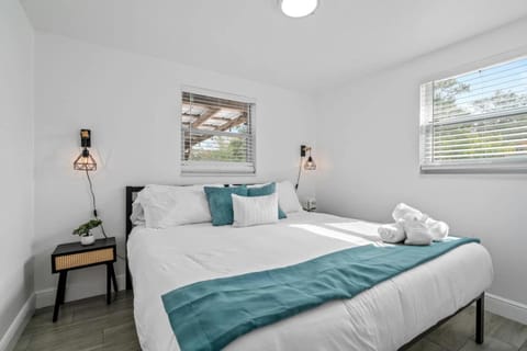 The Peaceful VILLAGE unit#3 House in Plant City