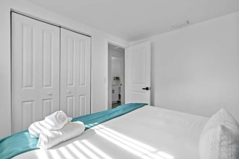 The Peaceful VILLAGE unit#3 House in Plant City