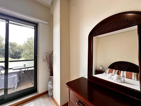 Bed, Balcony/Terrace, Bedroom