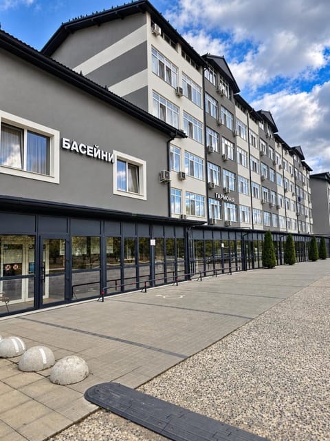 Property building, Day