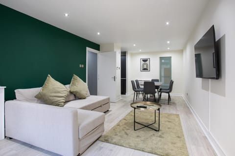 TV and multimedia, Living room, Dining area