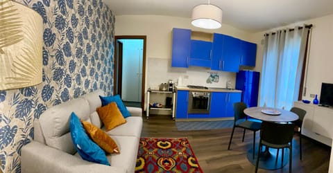 TV and multimedia, Kitchen or kitchenette, Living room, Dining area, minibar, pet friendly, stove