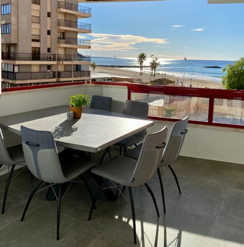 View (from property/room), Balcony/Terrace, Seating area, Dining area, Sea view