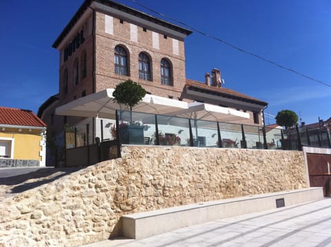 Property building, Day