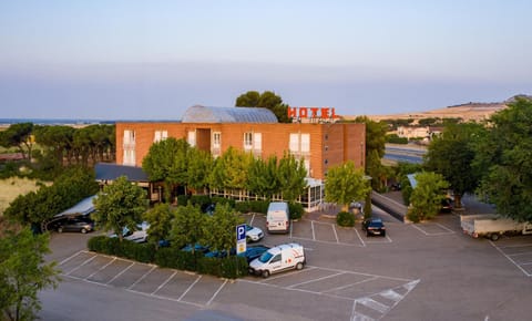 Property building, Facade/entrance, Entertainment, Parking