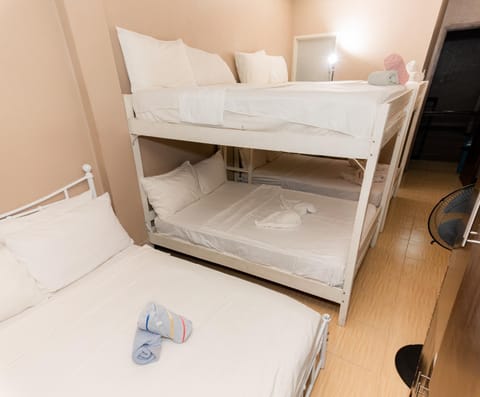 Photo of the whole room, Bedroom, bunk bed, towels