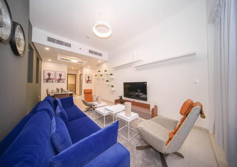 Communal lounge/ TV room, TV and multimedia, Living room, Seating area, Evening entertainment, air conditioner